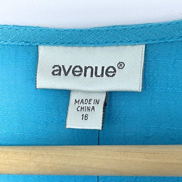Avenue Mylah Tunic Top NWT Womens Size 16 Azure Blue Coastal Tiered Light Artsy - Picture 5 of 9